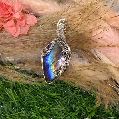 Labradorite Pendant wrapped in Sterling Silver.