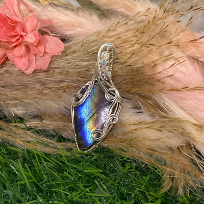 Labradorite Pendant wrapped in Sterling Silver.